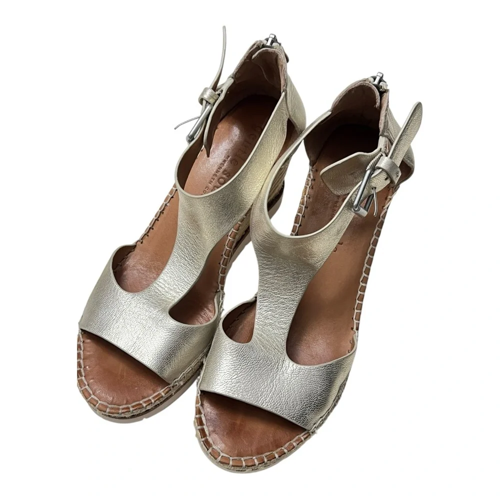 Gentle Souls Elyssa T-Strap Gold Metallic Leather Espadrille Wedge Sandal 8.5
